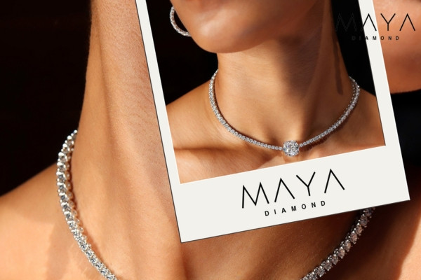 Vòng cổ của Maya Diamond luôn lấp lánh