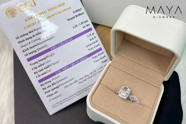 Nhẫn kim cương nhân tạo