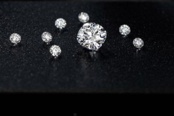 Tổng quan về dòng kim cương moissanite