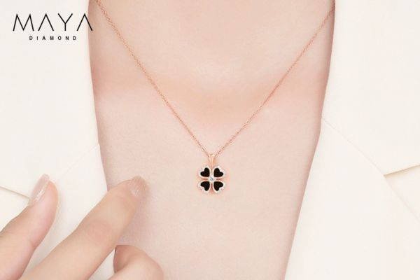 Dây chuyền kim cương nhân tạo cỏ bốn lá tại Maya Diamond