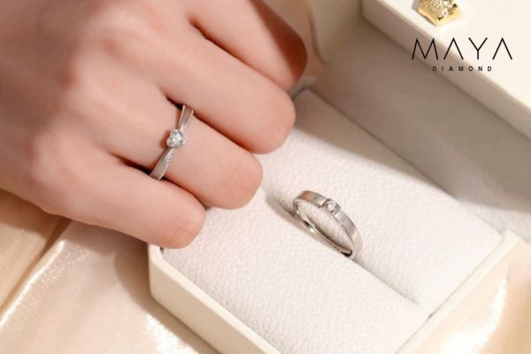 Nhẫn cưới kim cương Heart Cut