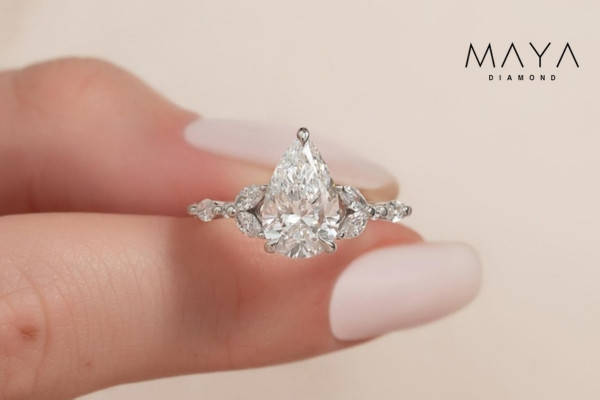 Nhẫn giác cắt Pear mạnh mẽ, quyền lực, lôi cuốn