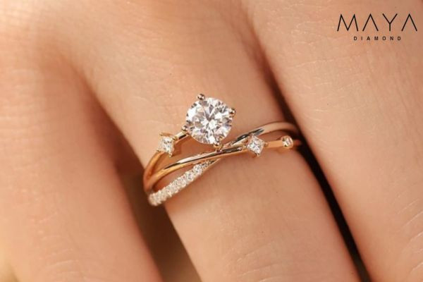 Nhẫn kim cương nhân tạo