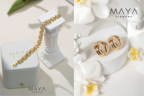 Lắc tay và bông tai vàng