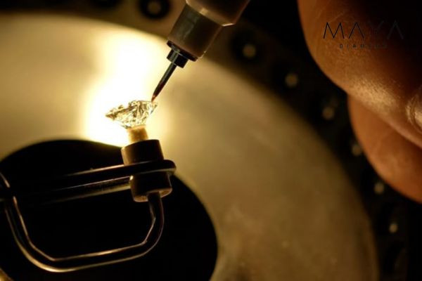 Chế tác kim cương cẩn trọng
