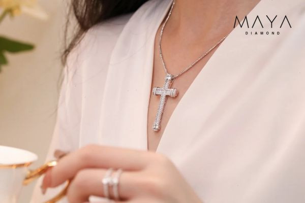 Dây chuyền kim cương nhân tạo mặt thánh giá