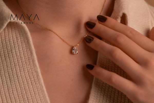 Địa chỉ mua dây chuyền kim cương nhân tạo viên chủ pear cut - Maya Diamond