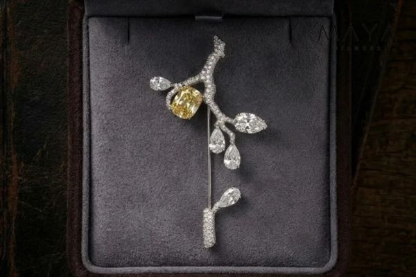 Thiết kế ghim cài áo kim cương nuôi cấy tại Maya Diamond