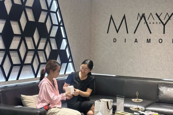 Nên đến đâu mua để có giá kim cương nhân tạo moissanite tốt nhất