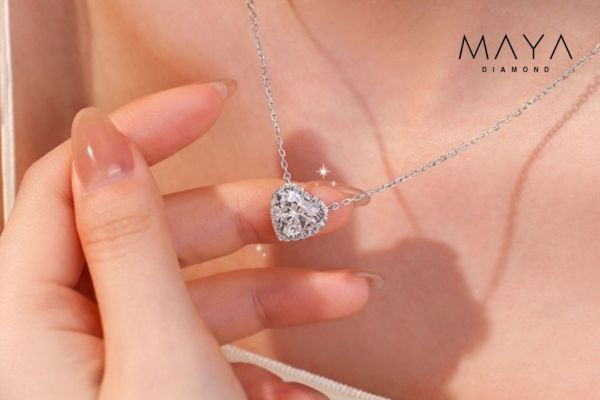 Kim cương nuôi cấy heart tại Maya Diamond
