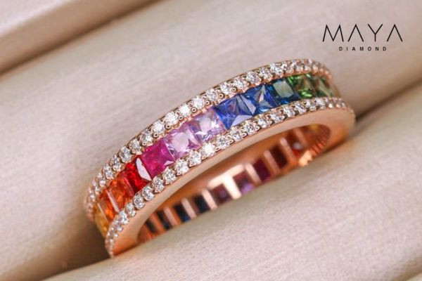 Nhẫn nhiều màu khơi gợi cảm xúc lễ hội