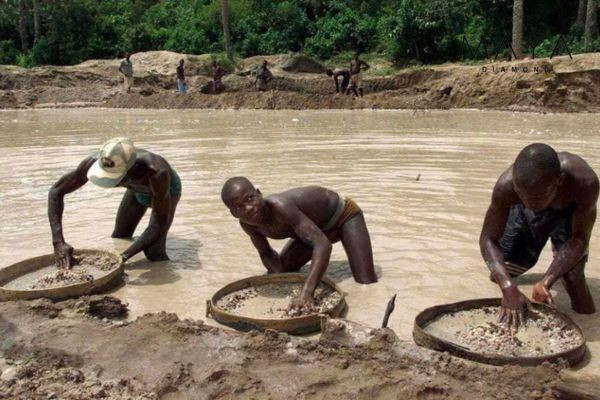 Khai thác trong điều kiện vô cùng khắc nghiệt