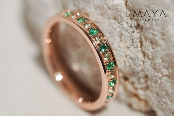 Nhẫn kim cương xanh lá