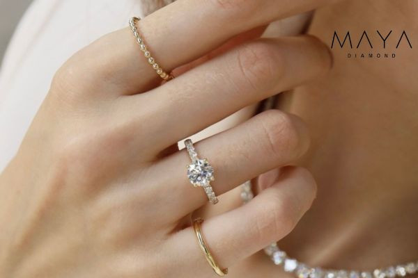 Kim cương moissanite nước d là gì?