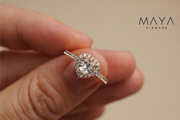 Nhẫn đính hôn kim cương moissanite