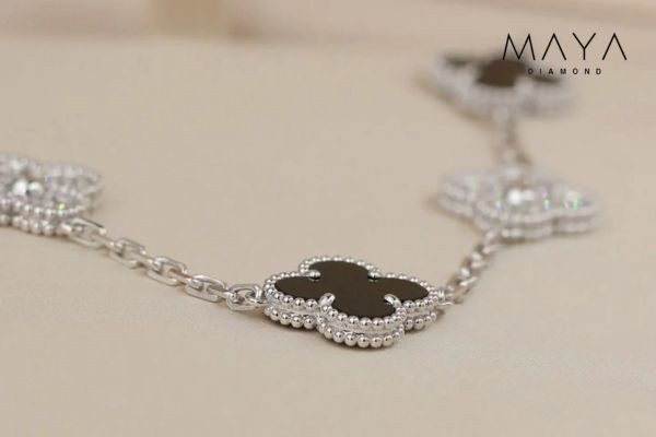 Lắc tay kim cương họa tiết Clover