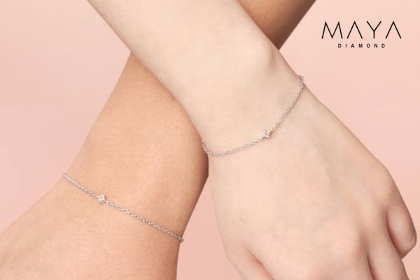 Mẫu lắc tay kim cương cho nàng 20/10