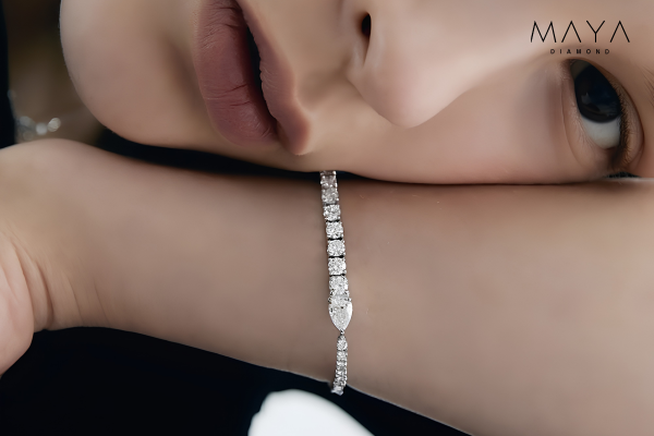 Tại sao nên mua lắc tay kim cương tại Maya Diamond?