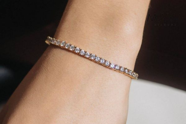 Lắc tay vàng 14K với đá moissanite hình vuông