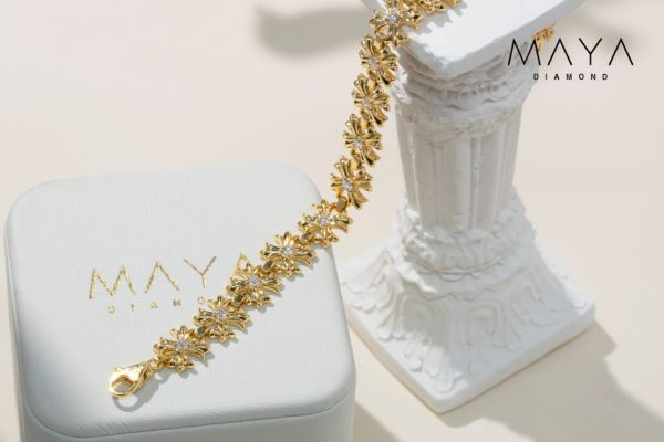 Lắc tay vàng đính kim cương