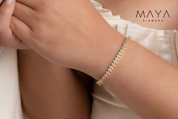 Lắc tay vàng đính kim cương dáng Tennis