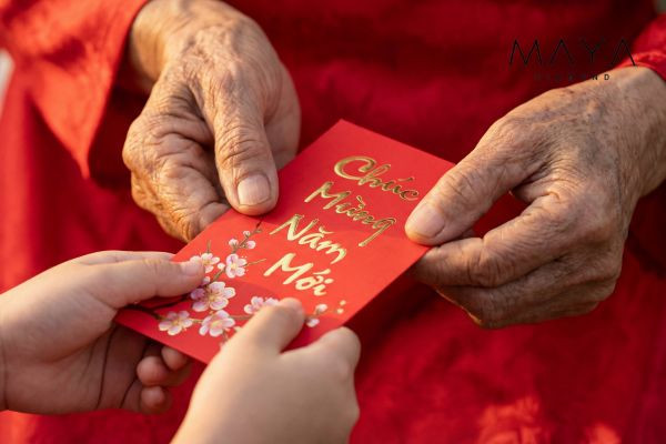 Lì xì là phong tục đặc trưng mỗi dịp Tết Nguyên đán tại Việt Nam