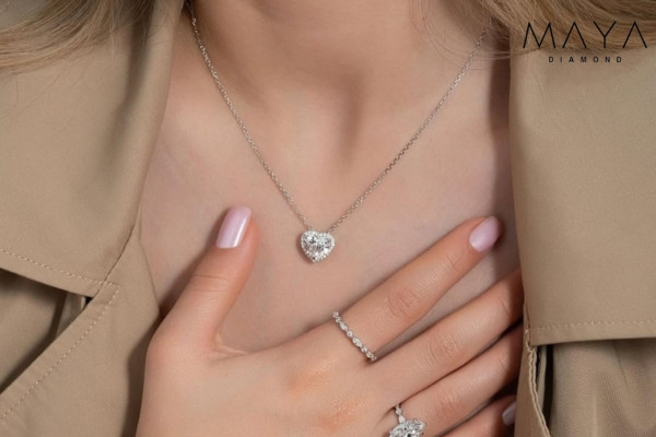 Mặt dây chuyền kim cương nhân tạo Radiant Heart