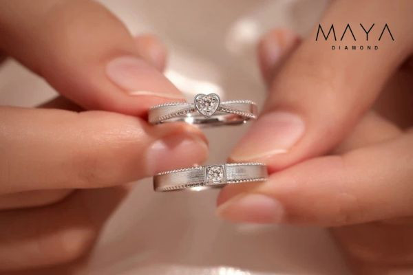 Nhẫn cưới nữ dáng trái tim