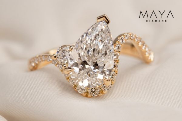 Nhẫn thiết kế bất đối xứng