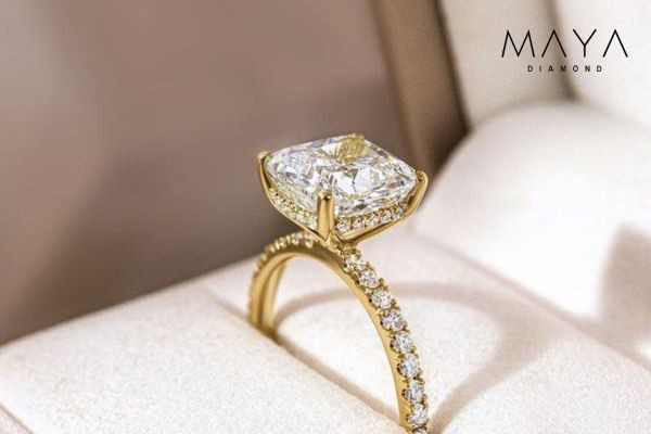 So sánh nhẫn kim cương tự nhiên và nhẫn kim cương moissanite? 