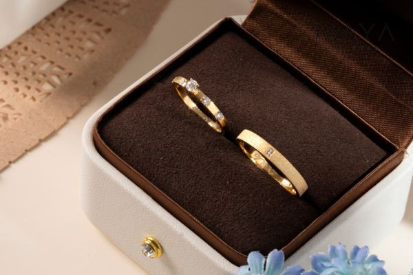 Nhẫn cưới vàng truyền thống