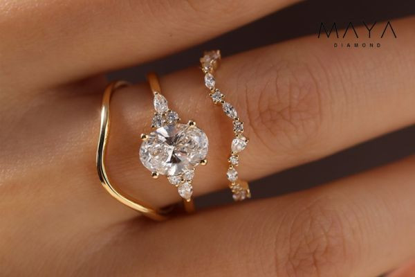 Nhẫn cầu hôn dáng Oval