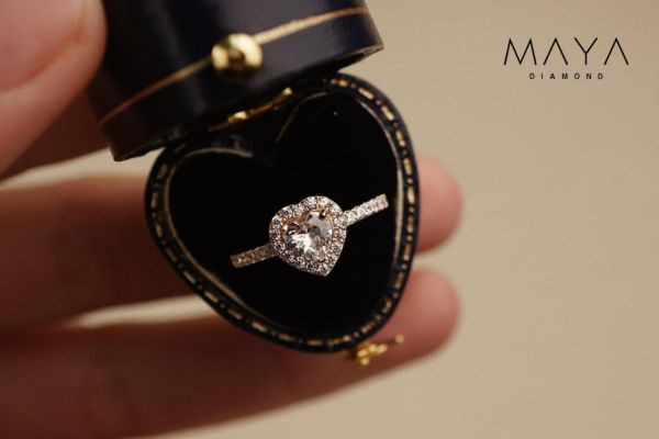 Nhẫn cầu hôn Heart Cut Diamond