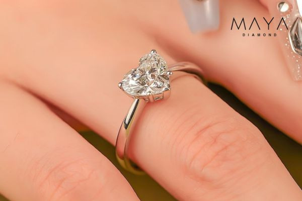 Nhẫn Heart Cut Diamond Solitaire