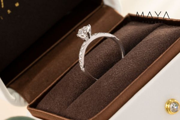 Nên mua nhẫn cầu hôn ở đâu? 