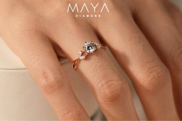 Vì sao bạn nên lựa chọn mua nhẫn kim cương nhân tạo tại Maya Diamond?