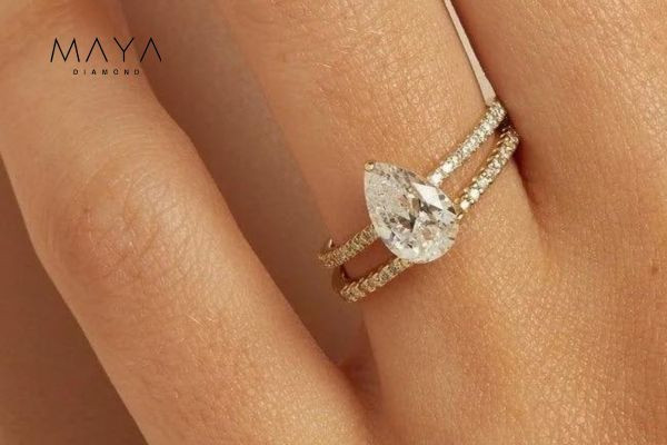 Nhẫn cưới viên chủ Pear 1.5ct, Ổ Vàng Vàng đính kim