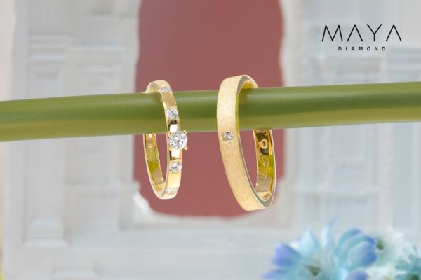 Khắc tên viết tắt lên nhẫn cưới