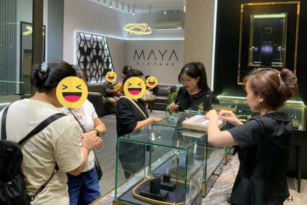 Địa chỉ mua nhẫn cưới kim cương Emerald - Maya Diamond