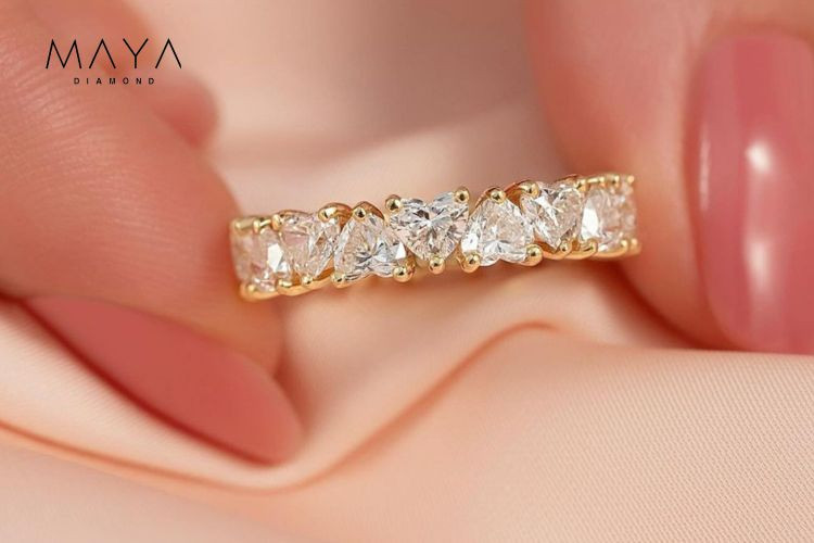 Nhẫn Eternity vàng 18K đính full kim cương Heart