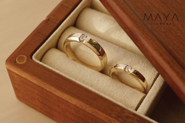 Nhẫn cưới mang tính biểu tượng truyền thống
