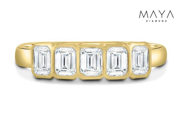 Nhẫn đính 5 viên kim cương Emerald