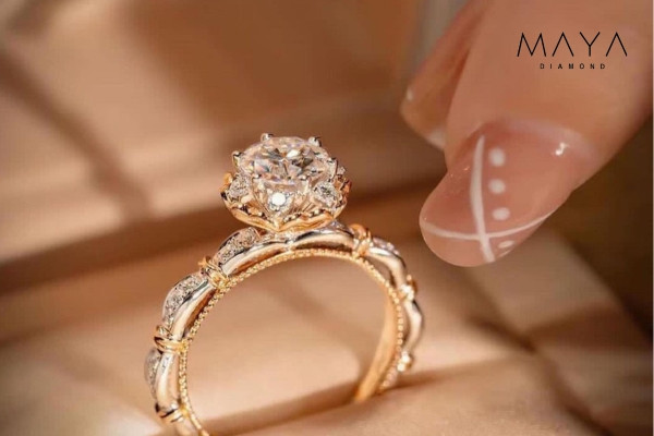 Nhẫn đính hôn kim cương được hiểu như thế nào?