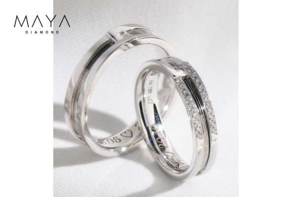 Nhẫn đôi có khắc ngày kỷ niệm