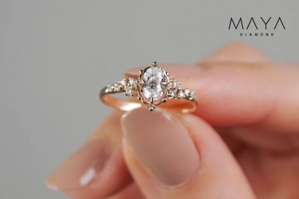 Nhẫn kim cương Oval Lab Grown