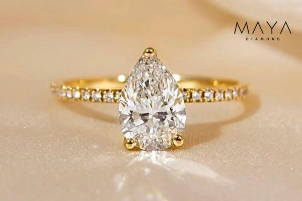 Nhẫn kim cương dáng giọt lệ