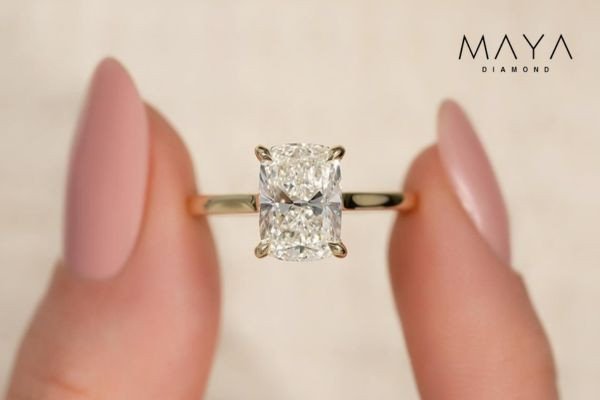 Nhẫn Emerald Solitaire