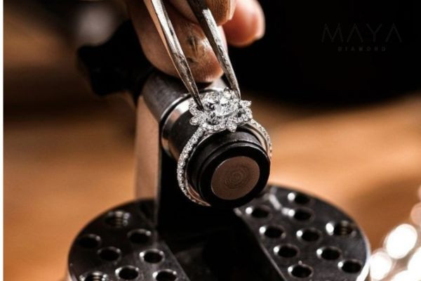 Quy trình tạo nên nhẫn kim cương chế tác thủ công