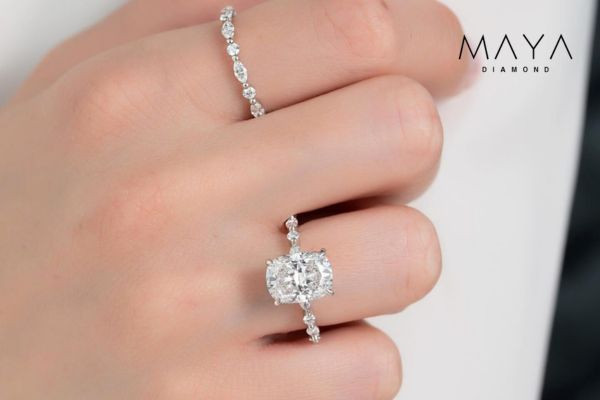 Nhẫn kim cương Cushion phối kim tấm