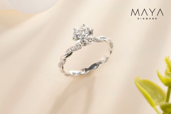 Mẫu nhẫn band uốn vòng cách điệu